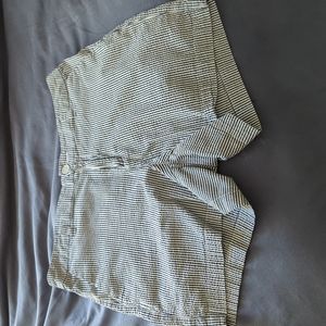 A New Day Searsucker Shorts - Size 10 - Like New Condition
